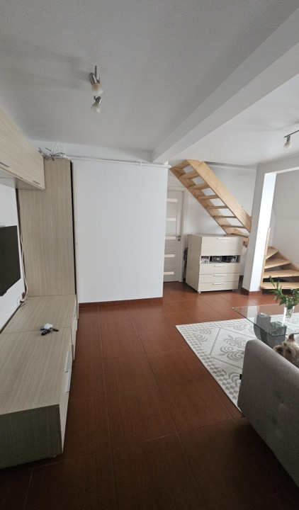 Apartament de vânzare la mansardă, 62mp utili, zona Vasile Aaron