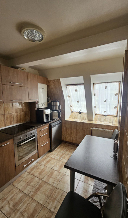 Apartament de vânzare la mansardă, 62mp utili, zona Vasile Aaron
