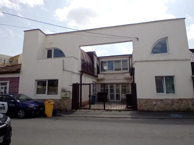 Cladire birouri de inchiriat zona strazii Bucuresti!