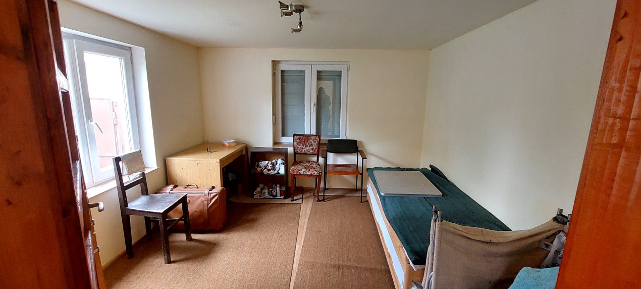 Casa 2 camere cu suprafata 50mp si teren 1300mp,în Miercurea Sibiului 