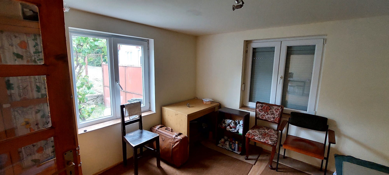 Casa 2 camere cu suprafata 50mp si teren 1300mp,în Miercurea Sibiului 