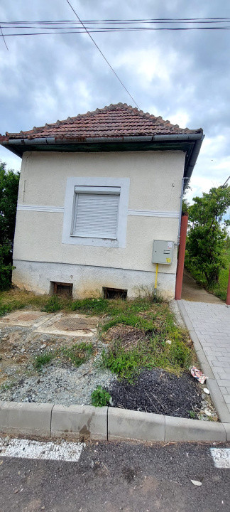 Casa 2 camere cu suprafata 50mp si teren 1300mp,în Miercurea Sibiului 