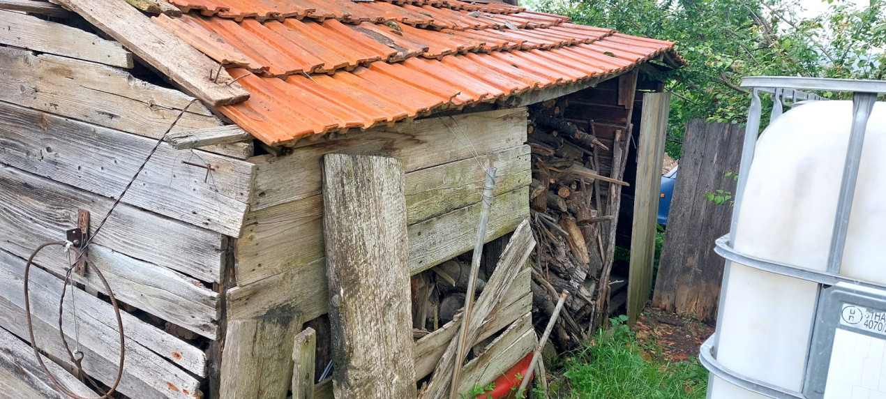 Casa 2 camere cu suprafata 50mp si teren 1300mp,în Miercurea Sibiului 