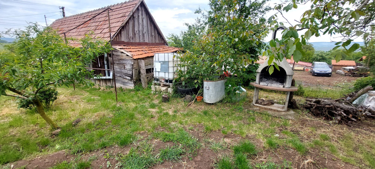 Casa 2 camere cu suprafata 50mp si teren 1300mp,în Miercurea Sibiului 