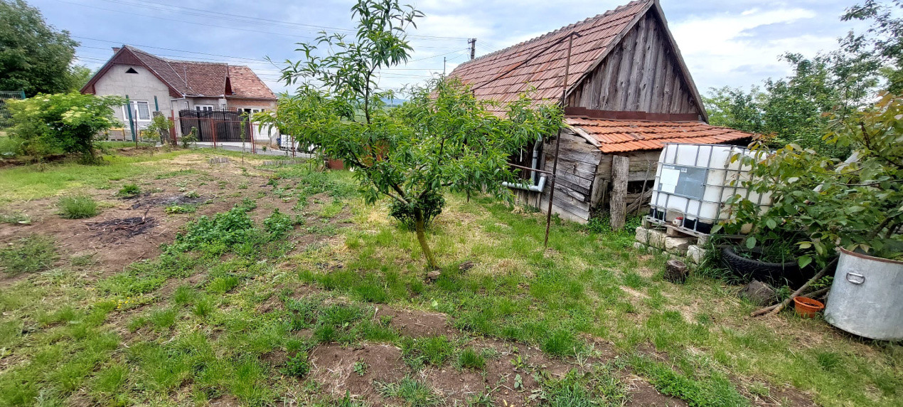 Casa 2 camere cu suprafata 50mp si teren 1300mp,în Miercurea Sibiului 