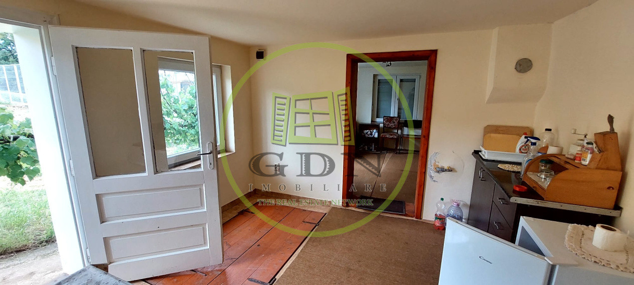 Casa 2 camere cu suprafata 50mp si teren 1300mp,în Miercurea Sibiului 