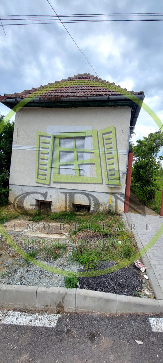 Casa 2 camere cu suprafata 50mp si teren 1300mp,în Miercurea Sibiului 