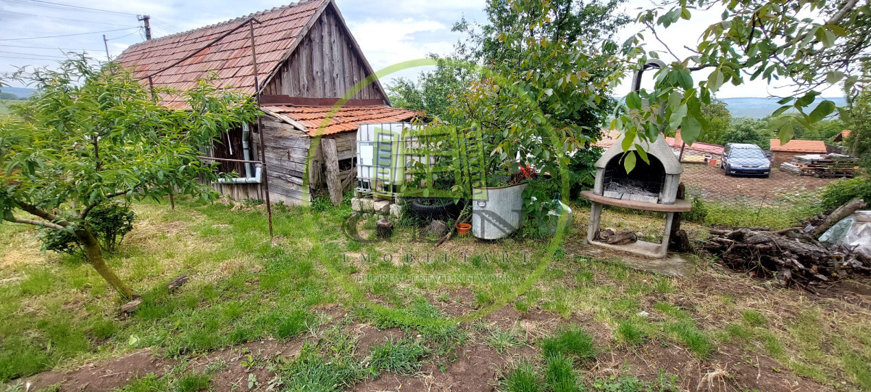 Casa 2 camere cu suprafata 50mp si teren 1300mp,în Miercurea Sibiului 