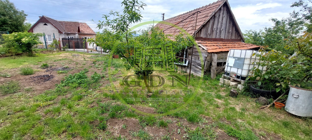 Casa 2 camere cu suprafata 50mp si teren 1300mp,în Miercurea Sibiului 