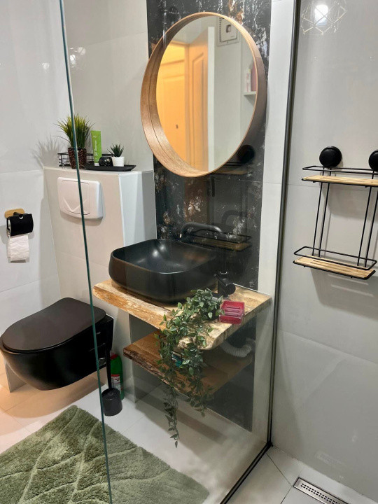 Chirie apartament 3 camere și garaj