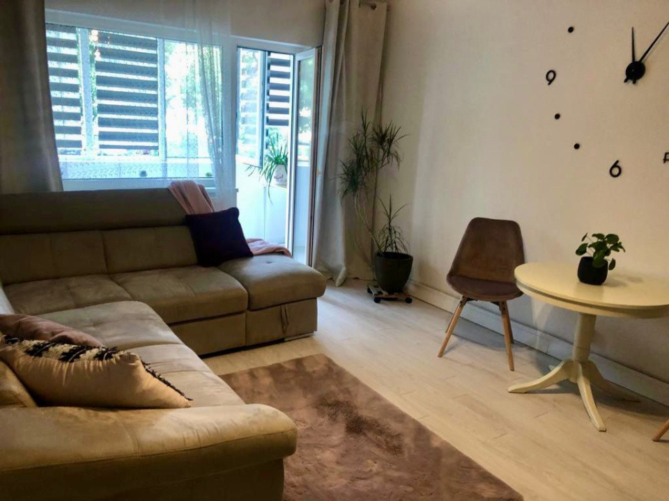 Chirie apartament 3 camere și garaj