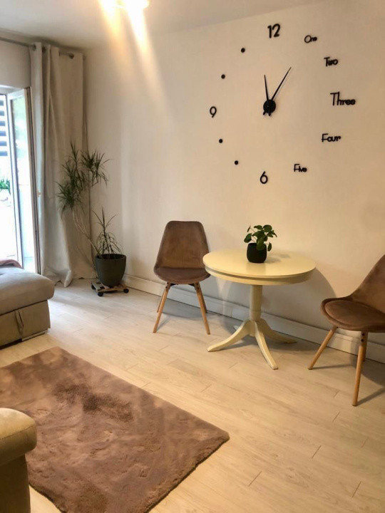 Chirie apartament 3 camere și garaj