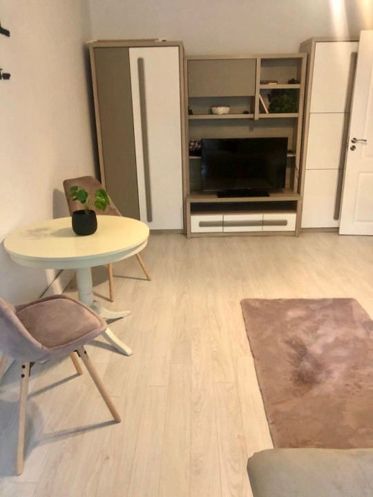 Chirie apartament 3 camere și garaj