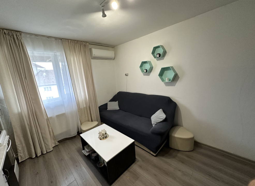 Apartament de vânzare la mansardă, 35mp utili, zona Terezian