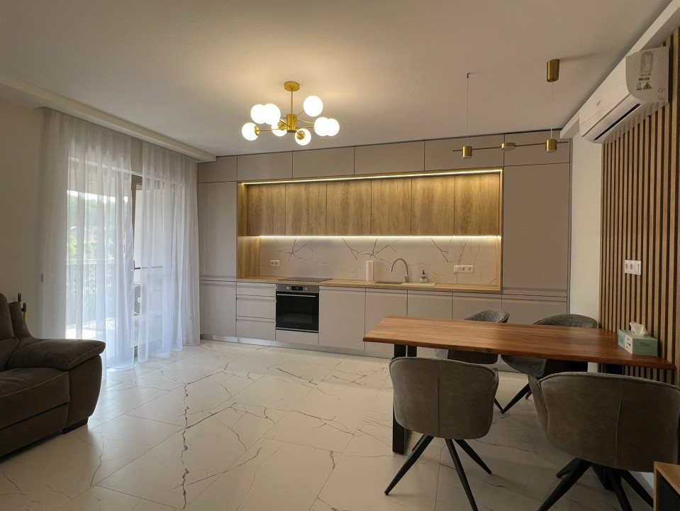 Inchiriere apartament 3 camere modern mobilat cu terasa de 10 mp