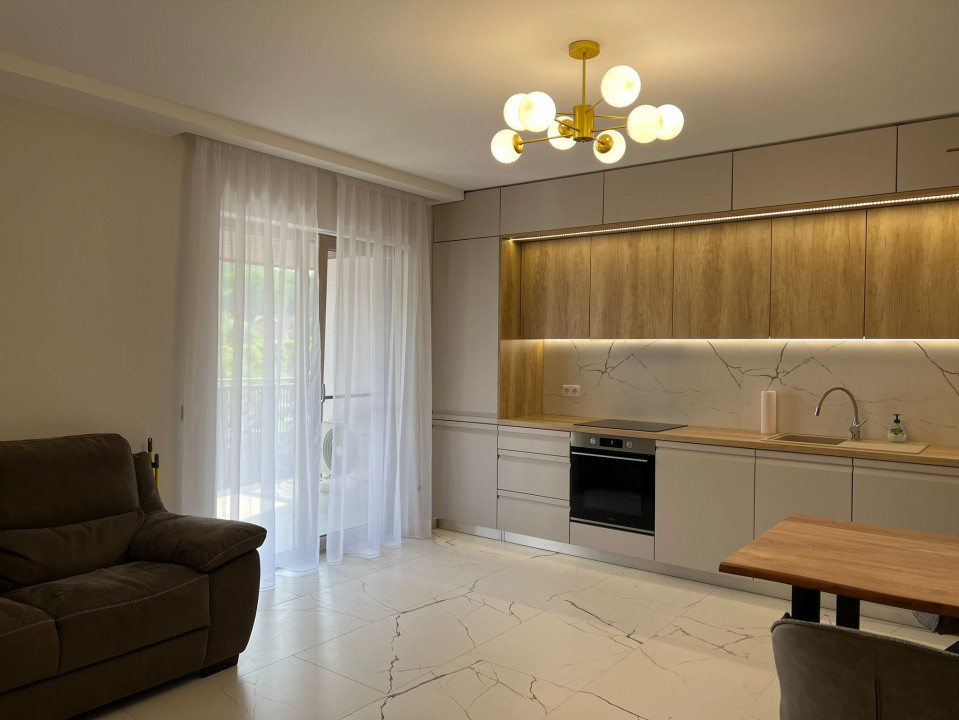 Inchiriere apartament 3 camere modern mobilat cu terasa de 10 mp