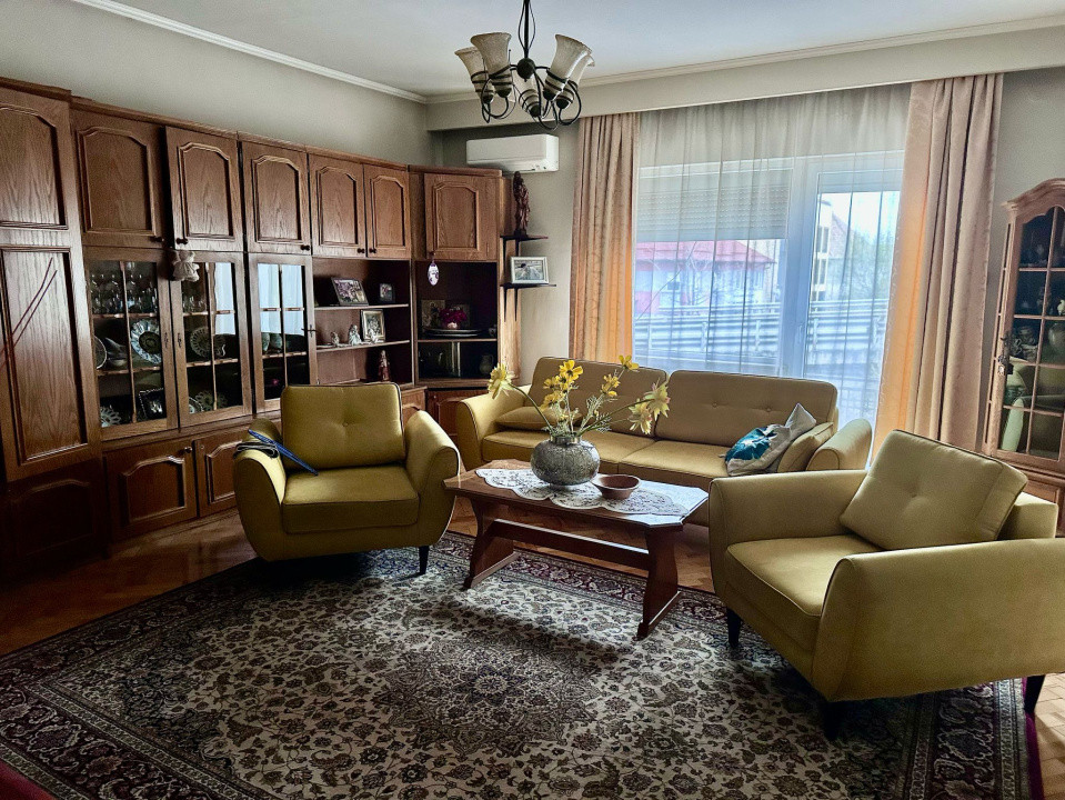 Casa de inchiriat pentru  locuinta sau birouri!