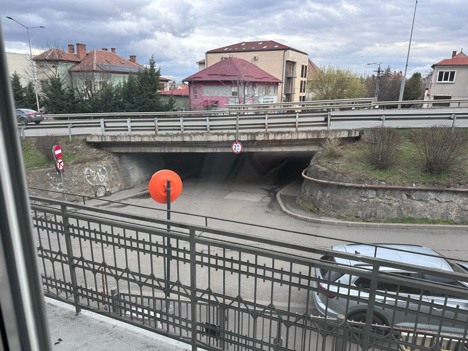 Casa de inchiriat pentru  locuinta sau birouri!