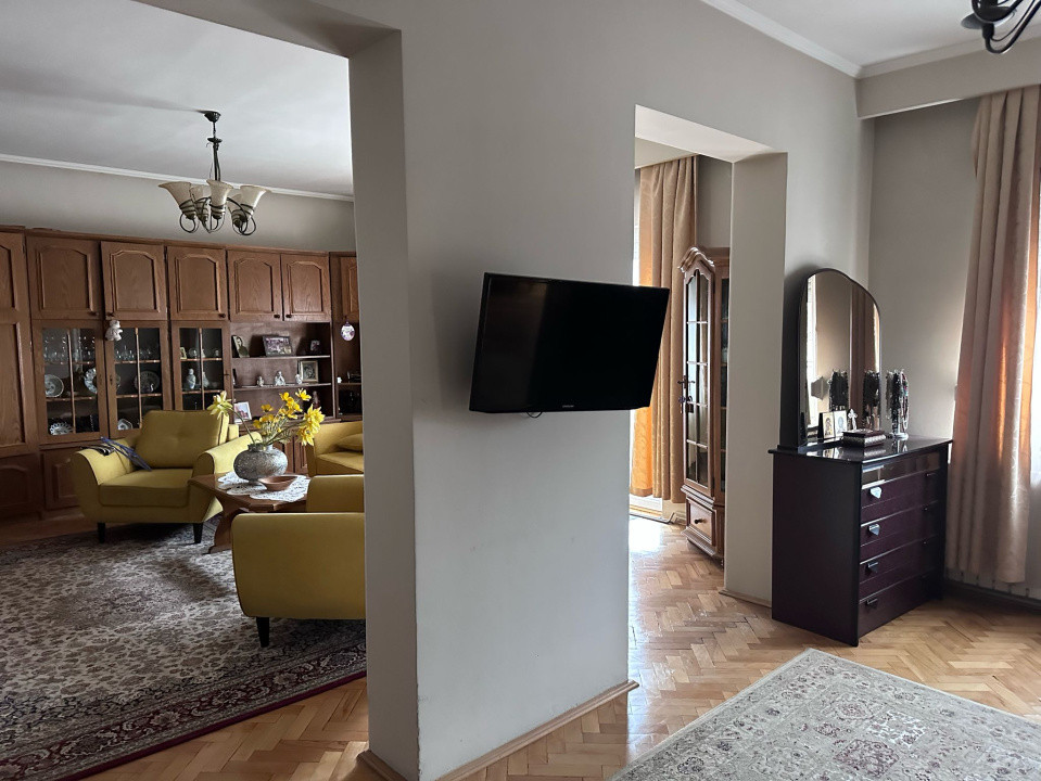 Casa de inchiriat pentru  locuinta sau birouri!
