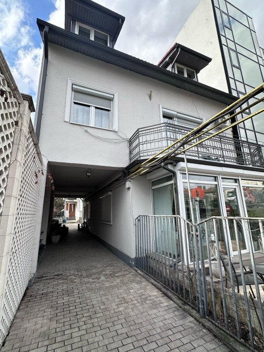 Casa de inchiriat pentru  locuinta sau birouri!