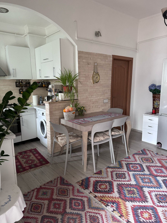 Casa de inchiriat pentru  locuinta sau birouri!