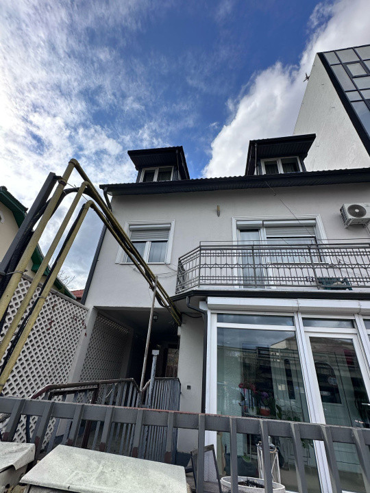 Casa de inchiriat pentru  locuinta sau birouri!