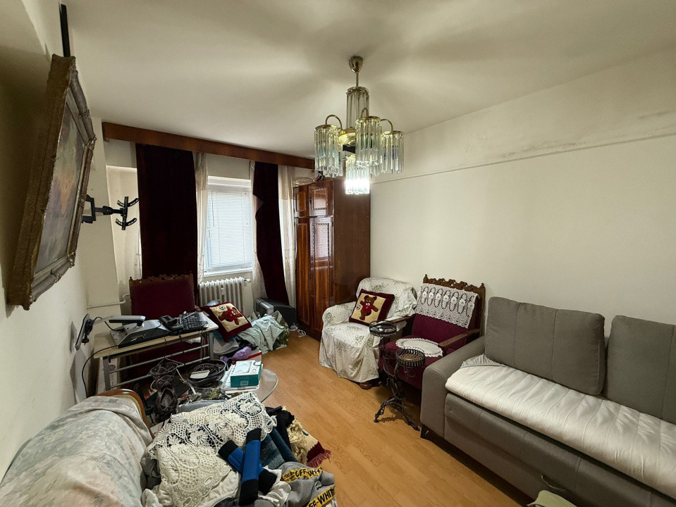 Apartament 3 camere, decomandat, 63mp, Valea Rosie, zona Spitalul Militar.