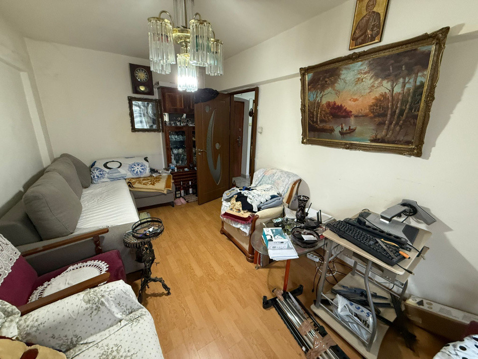 Apartament 3 camere, decomandat, 63mp, Valea Rosie, zona Spitalul Militar.