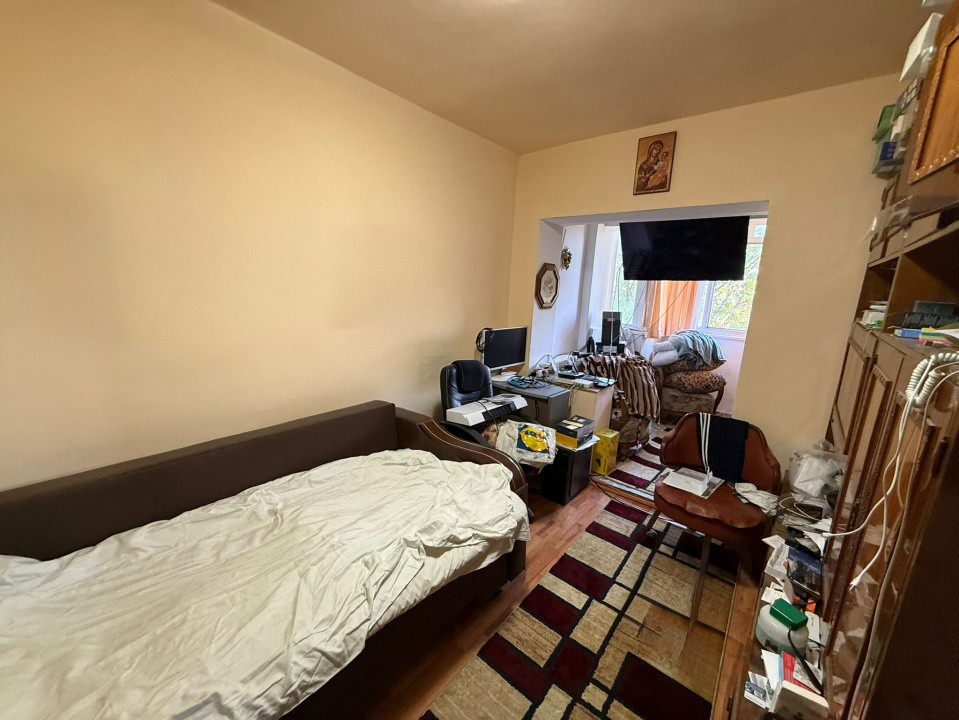 Apartament 3 camere, decomandat, 63mp, Valea Rosie, zona Spitalul Militar.