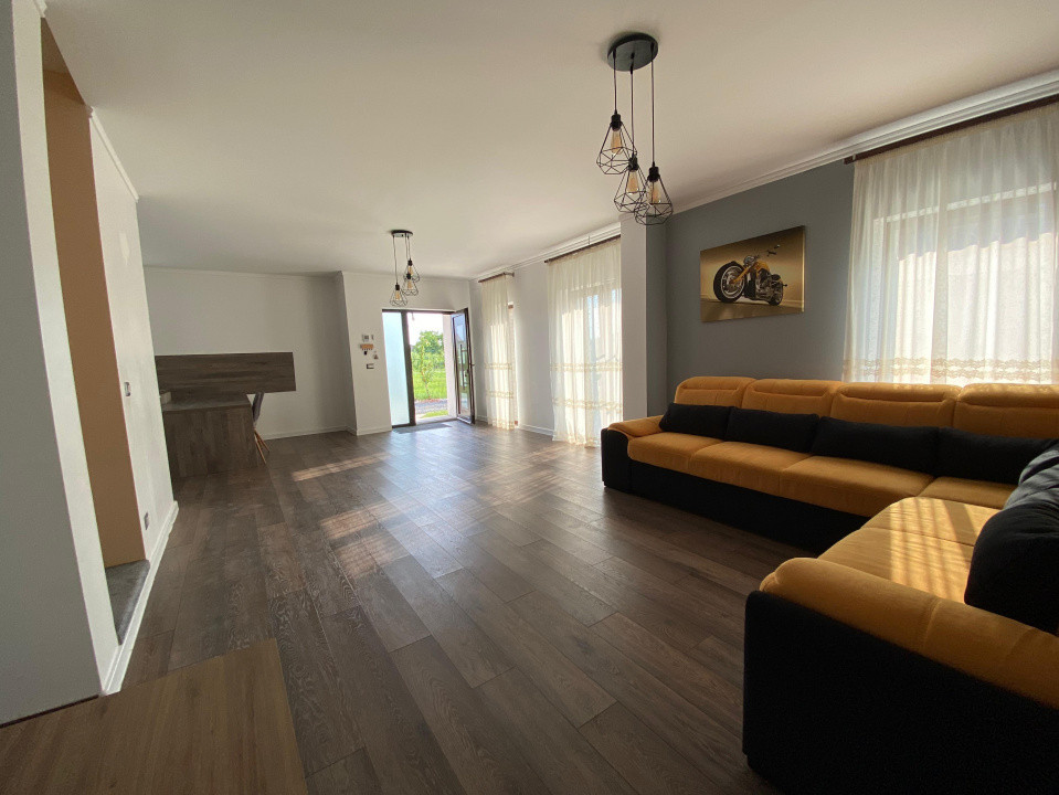 Casa individuala cu garaj 4 camere 