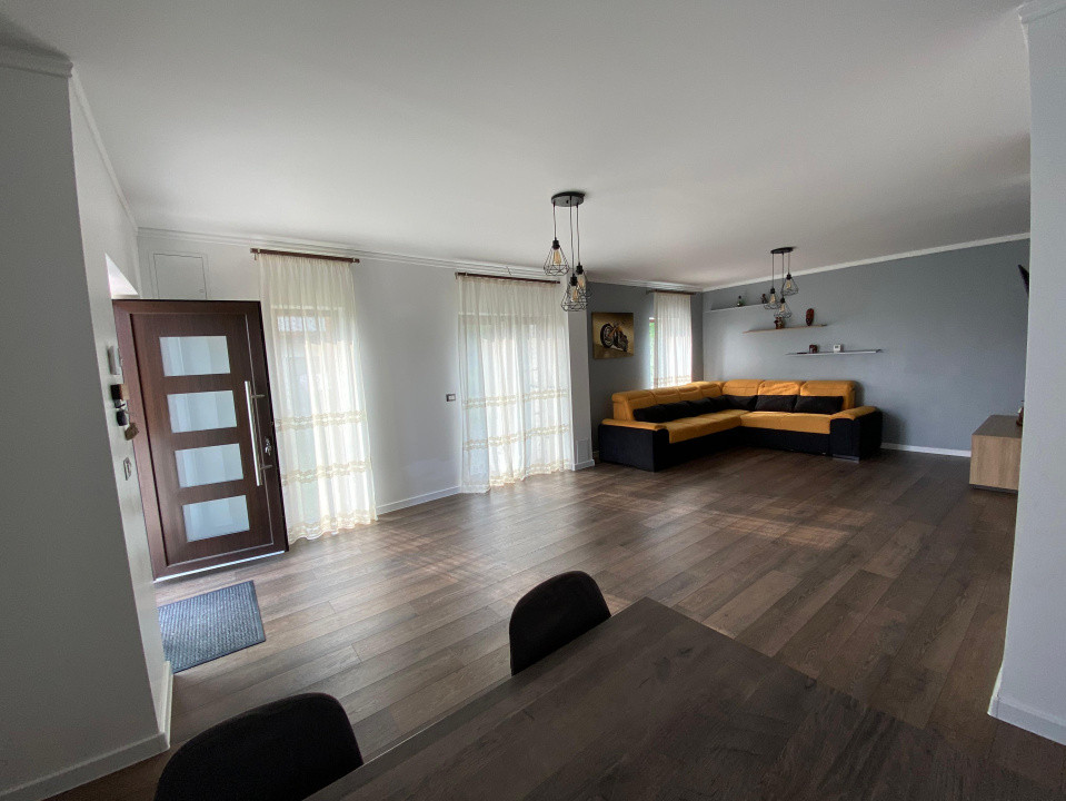 Casa individuala cu garaj 4 camere 