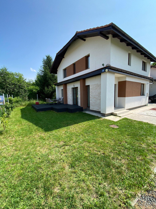 Casa individuala cu garaj 4 camere 