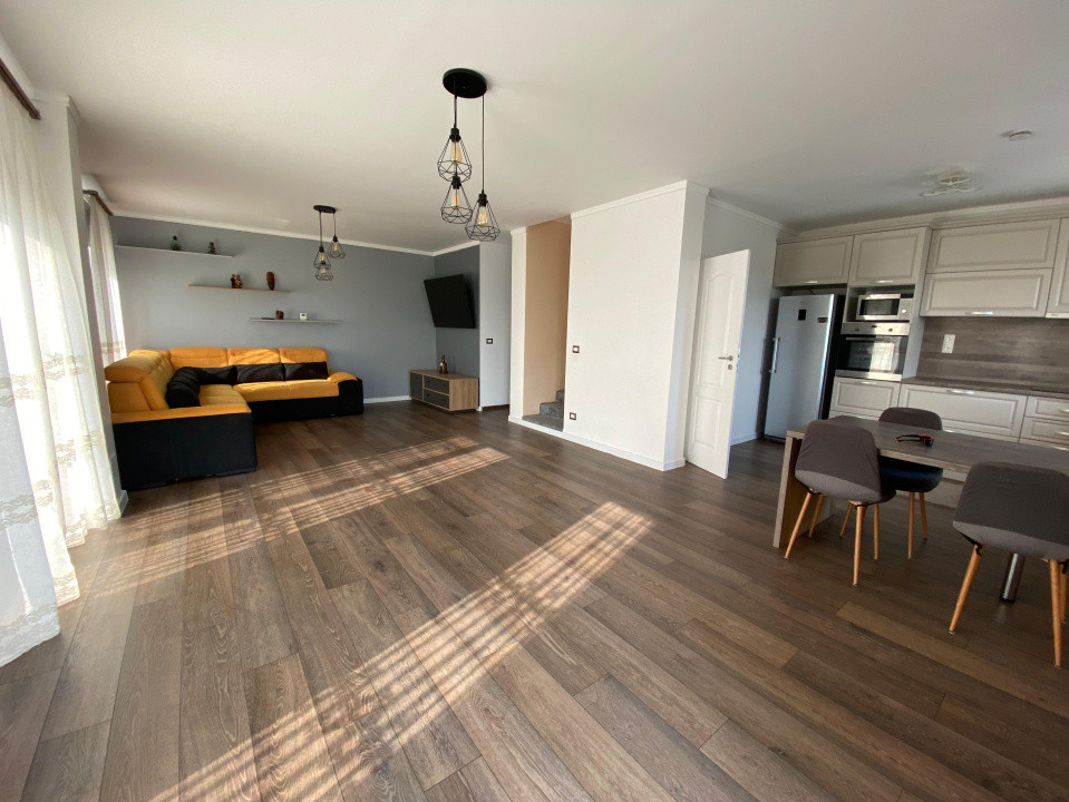 Casa individuala cu garaj 4 camere 