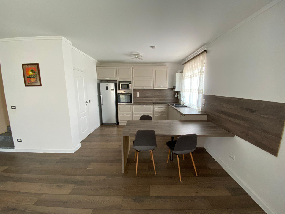 Casa individuala cu garaj 4 camere 