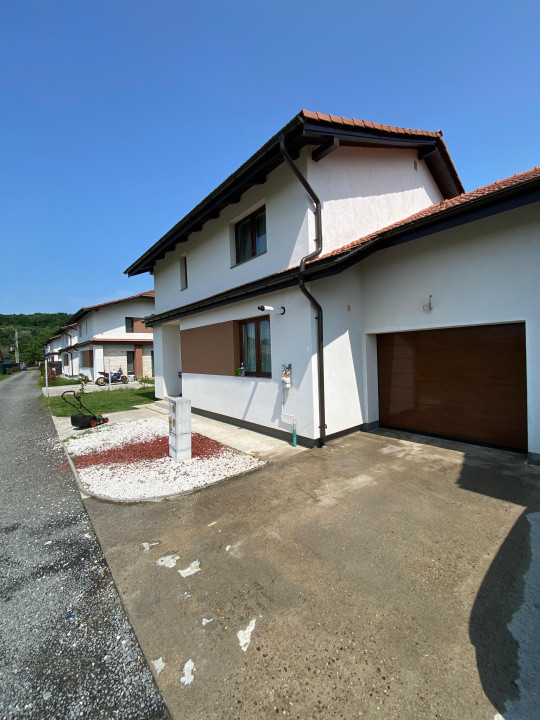 Casa individuala cu garaj 4 camere 