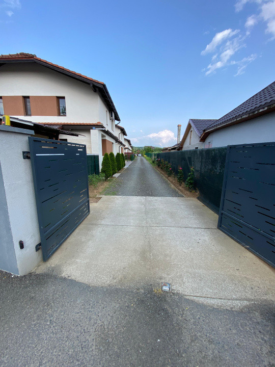 Casa individuala cu garaj 4 camere 