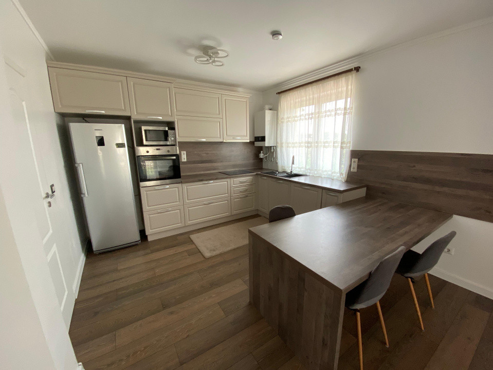 Casa individuala cu garaj 4 camere 