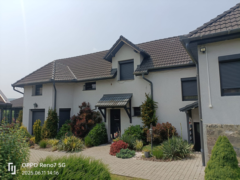 Casă vilă de vânzare în comuna Lunca  judet Mures