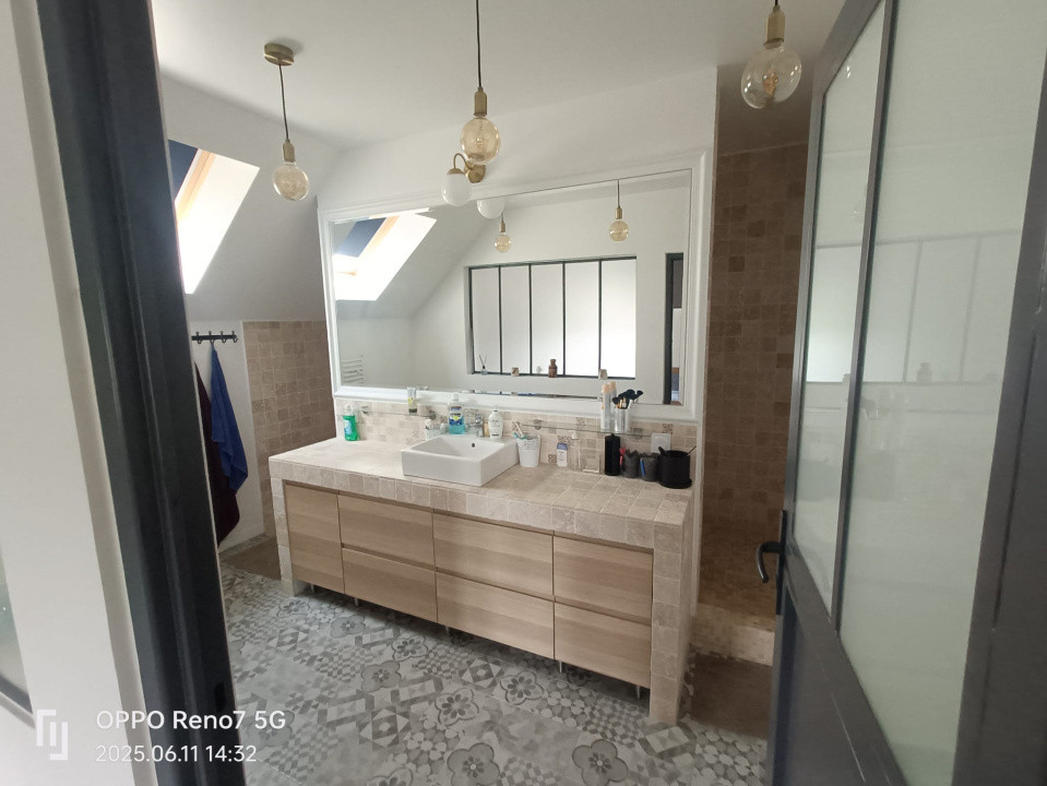 Casă vilă de vânzare în comuna Lunca  judet Mures