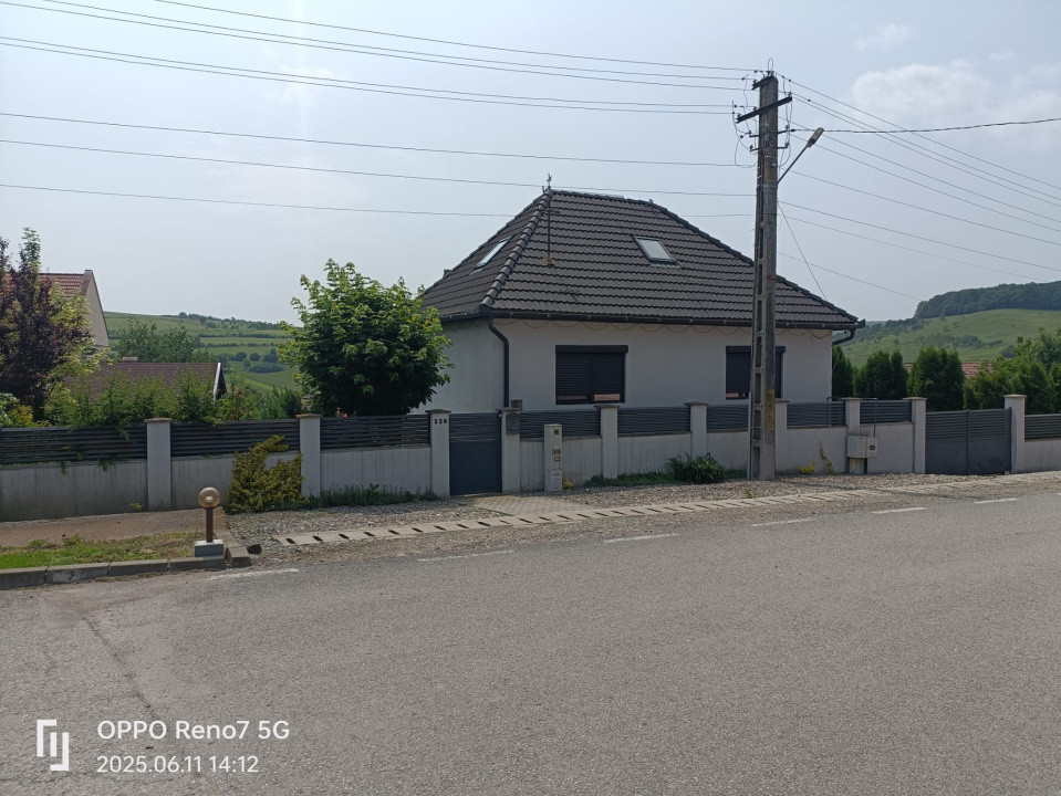 Casă vilă de vânzare în comuna Lunca  judet Mures