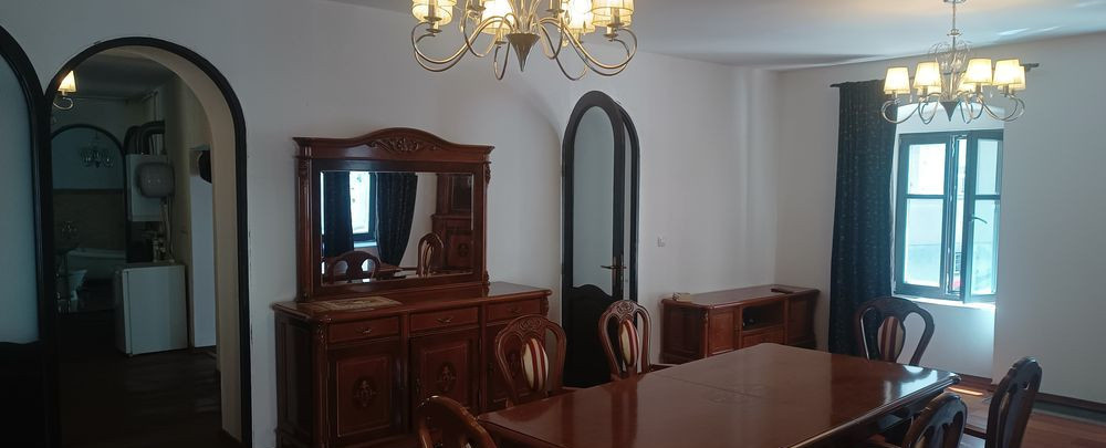 Apartament de vânzare 2 camere | 130 mp+demisol generos | Ultracentral