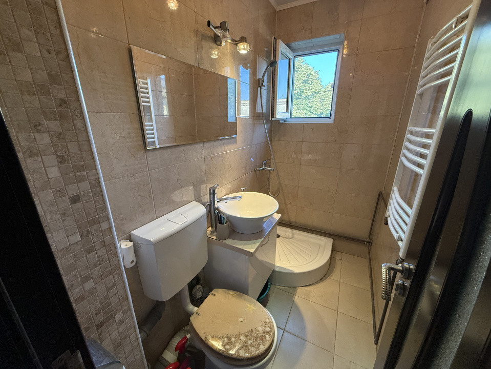 Apartament 2 camere, decomandat, 44mp, Valea Roșie , zona Șpitalul Militar.