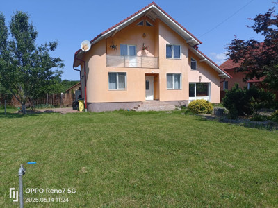 Casă vilă de vânzare în mun. Reghin, zona Unirii.