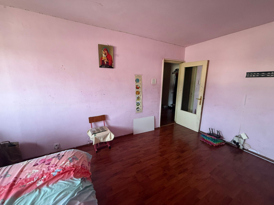 Apartament 3 camere, decomandat, 70mp, cartier 1 Mai, zona Pelendava. 