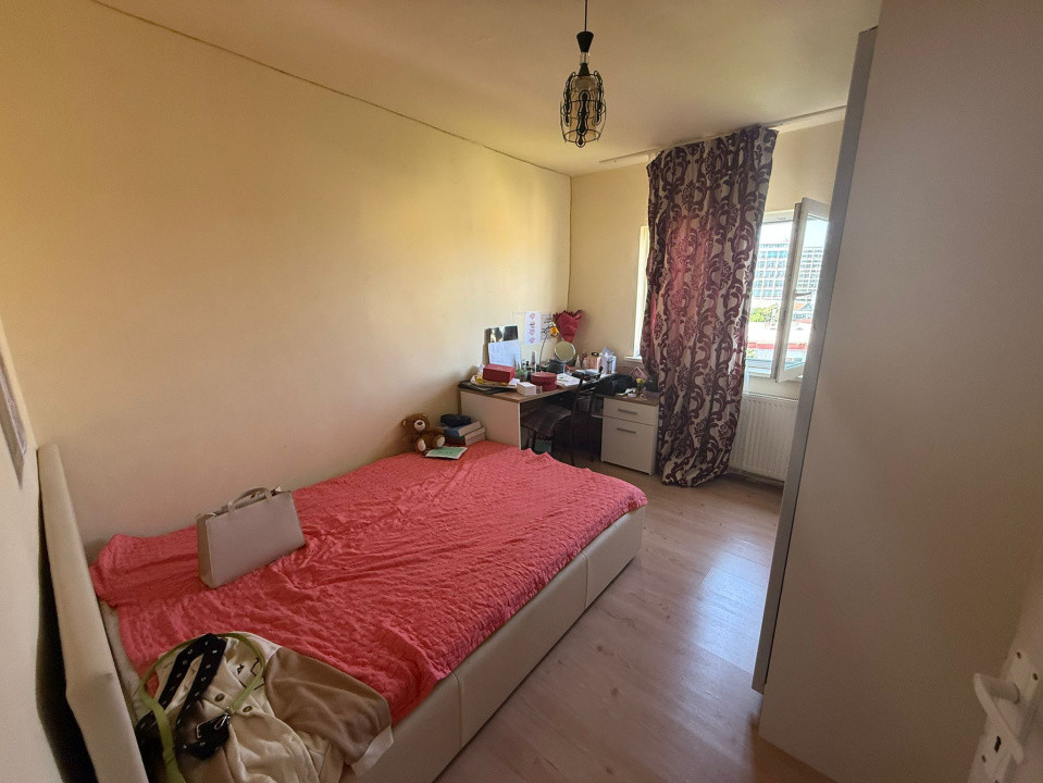 Apartament 3 camere, decomandat, 70mp, cartier 1 Mai, zona Pelendava. 