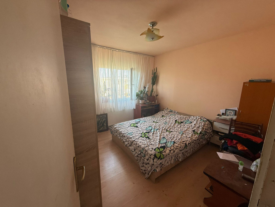 Apartament 3 camere, decomandat, 70mp, cartier 1 Mai, zona Pelendava. 