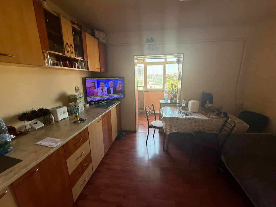 Apartament 3 camere, decomandat, 70mp, cartier 1 Mai, zona Pelendava. 
