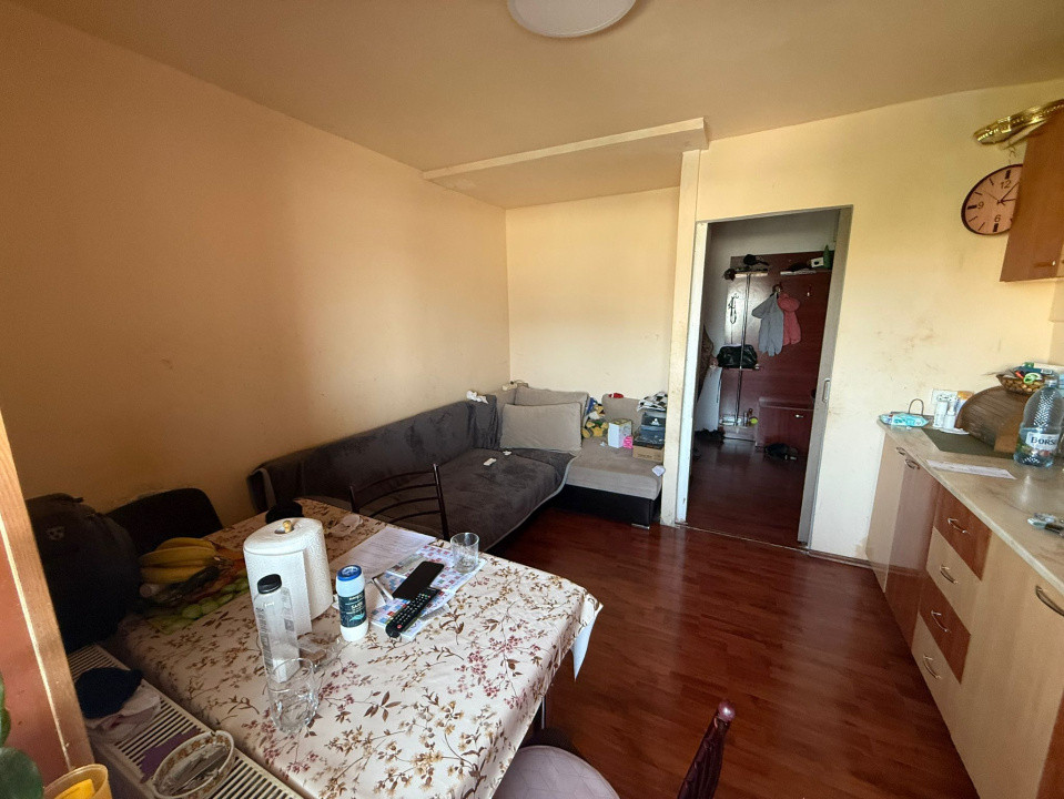 Apartament 3 camere, decomandat, 70mp, cartier 1 Mai, zona Pelendava. 