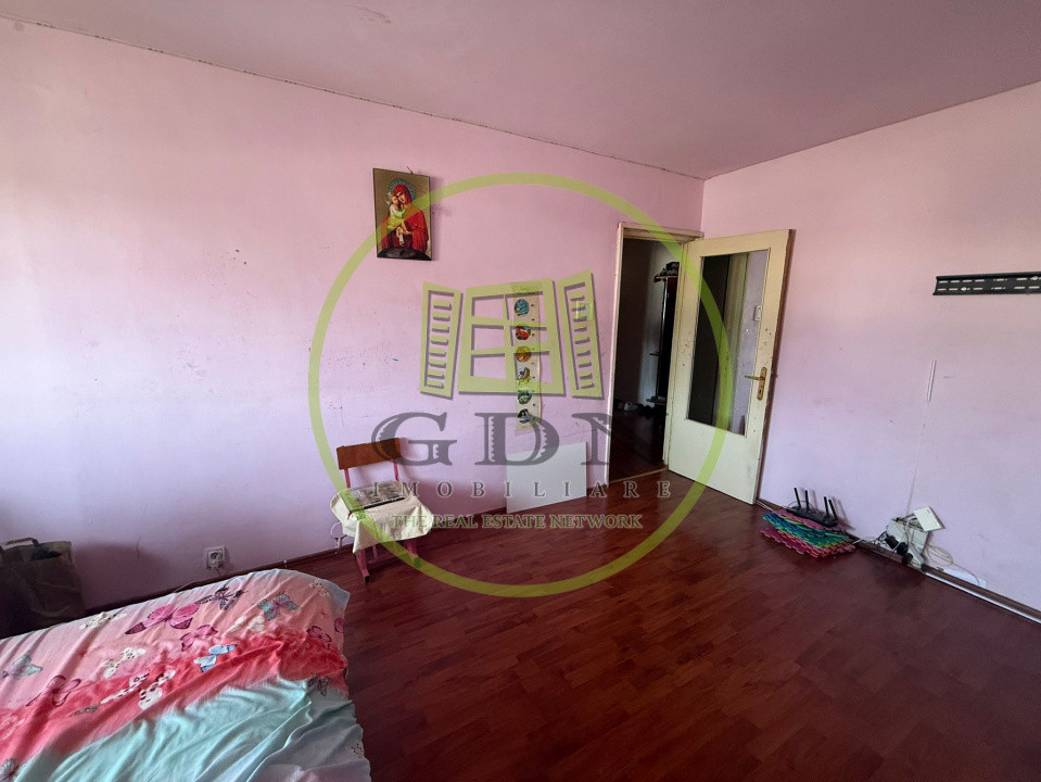 Apartament 3 camere, decomandat, 70mp, cartier 1 Mai, zona Pelendava. 