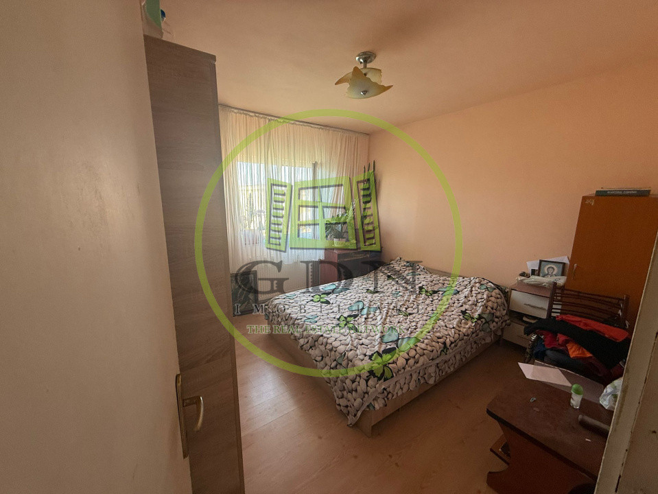 Apartament 3 camere, decomandat, 70mp, cartier 1 Mai, zona Pelendava. 